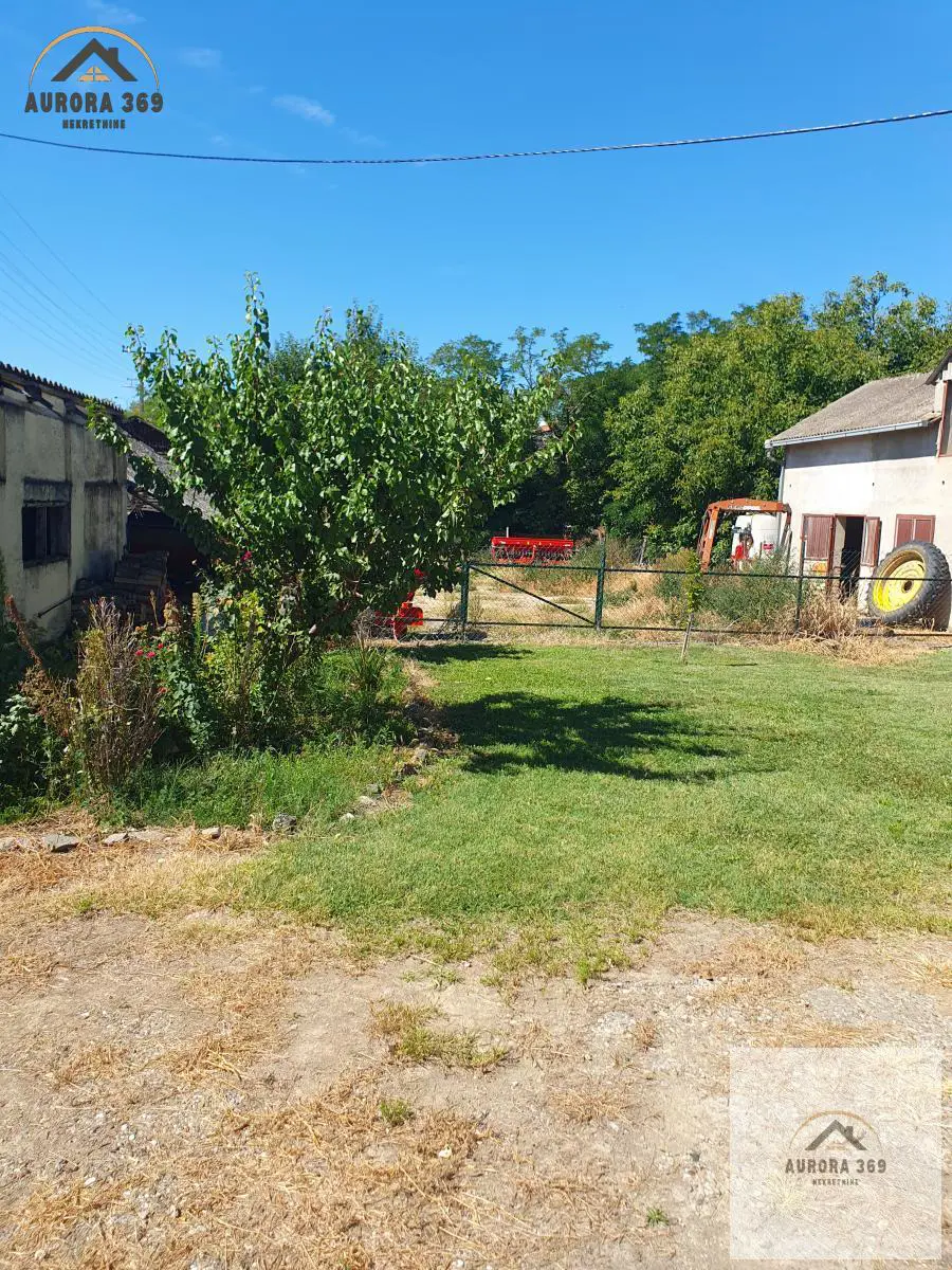 Irig   uknjizeni kuće 77250 evra 