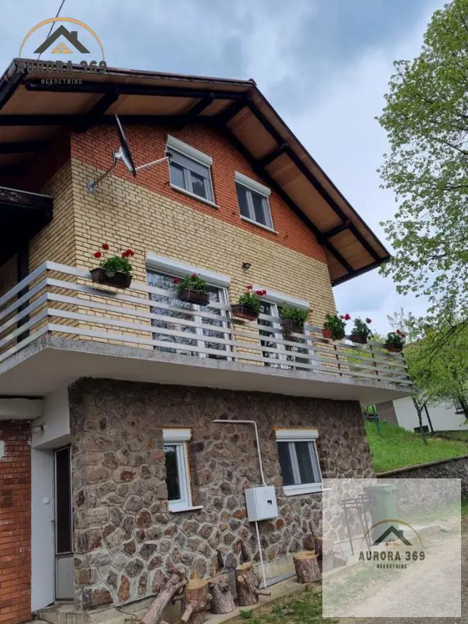  uknjizeni kuće Okolina - 160000 evra 