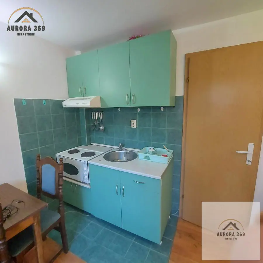 Zlatibor   uknjizeni kuće 206000 evra 