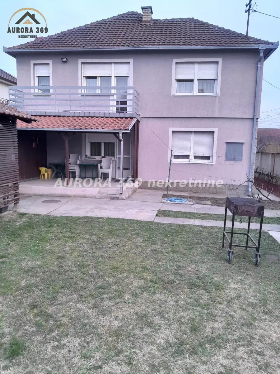  uknjizeni kuće Veternik - 257500 evra 