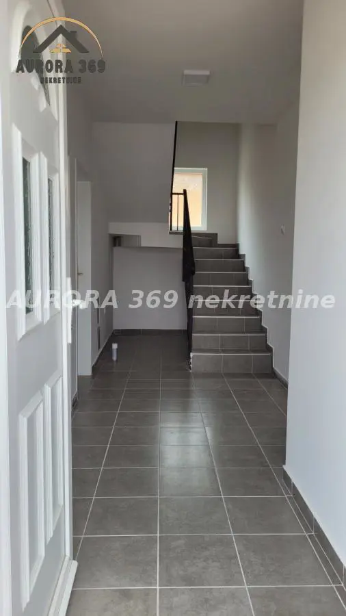  uknjizeni kuće Petrovaradin - 211150 evra 