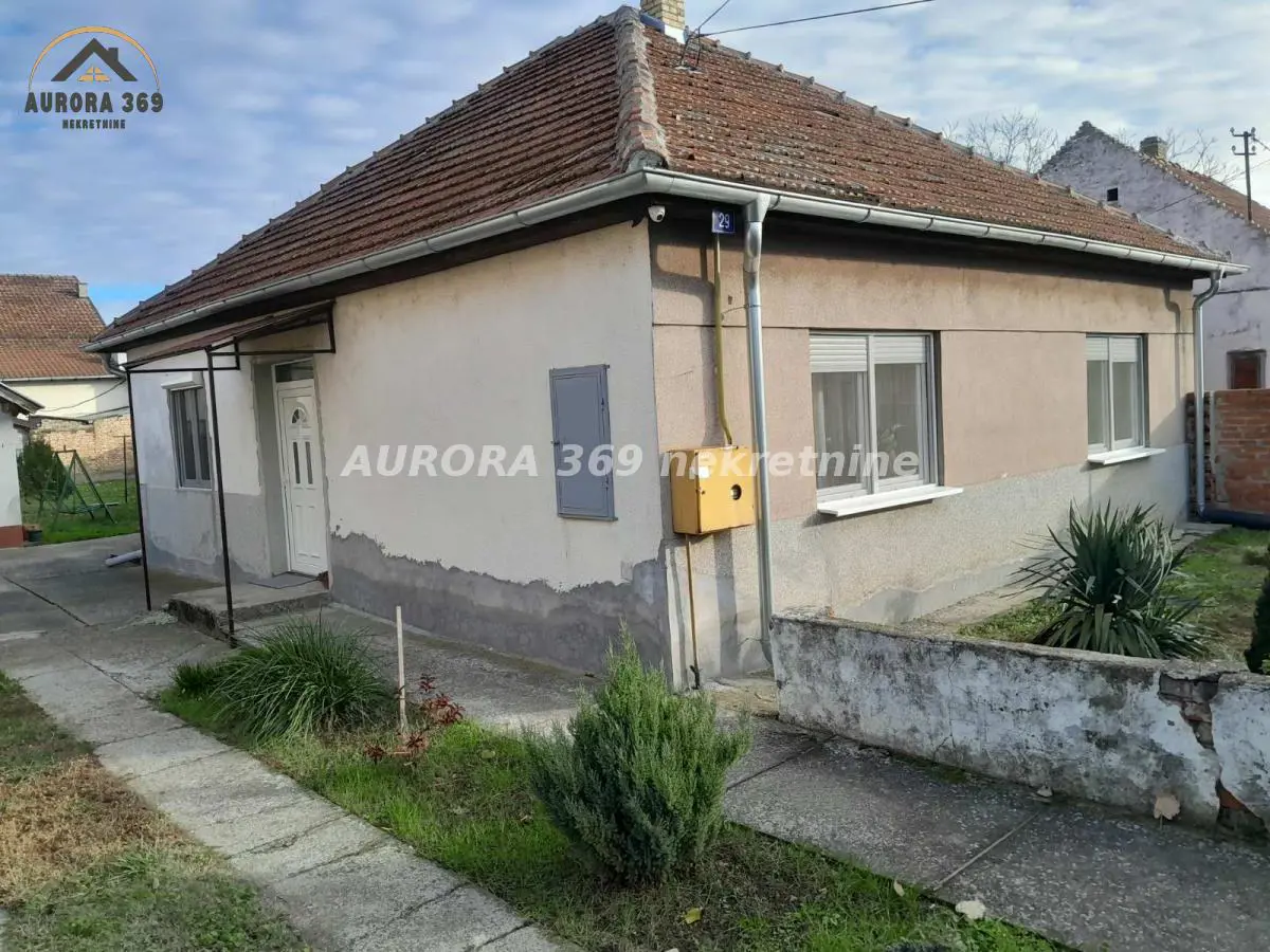  uknjizeni kuće Veternik - 185400 evra 