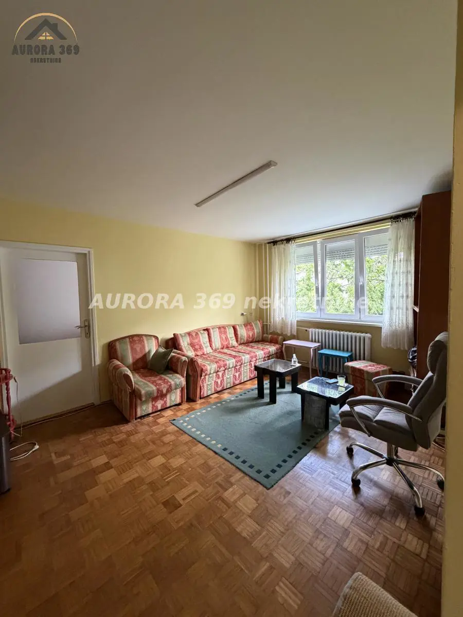  uknjizeni Jednoiposoban stanovi Detelinara - 118450 evra 