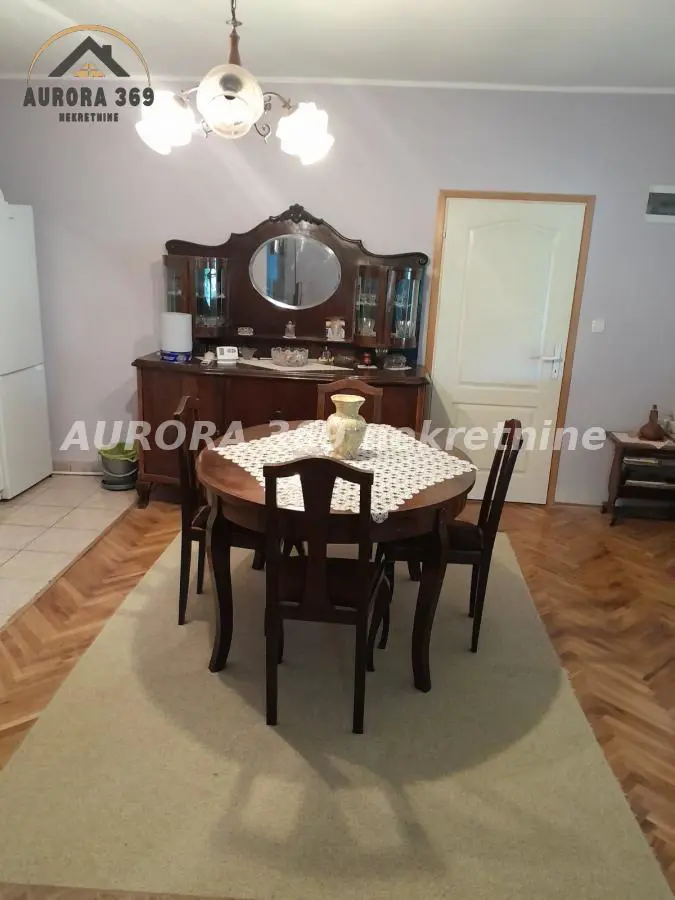  uknjizeni kuće Okolina - 103000 evra 
