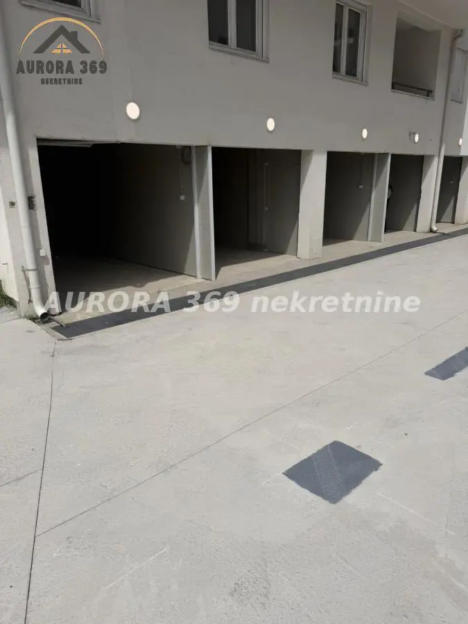  novogradnja garaža Petrovaradin - 25990 evra 