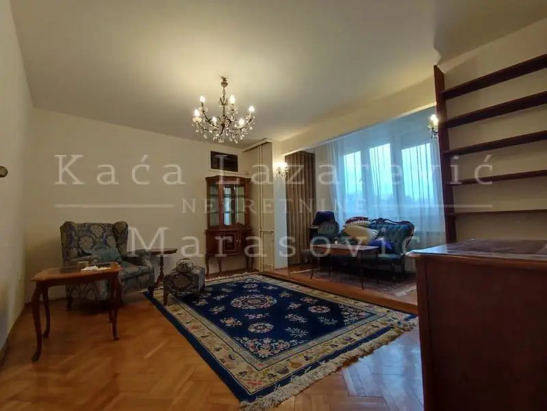 Dvosoban stanovi Vračar Hram 650 evra 