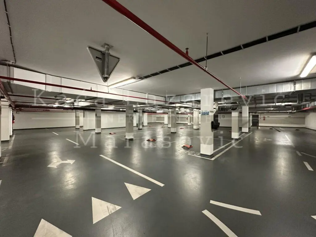 Beograd Palilula garaža 180 evra 