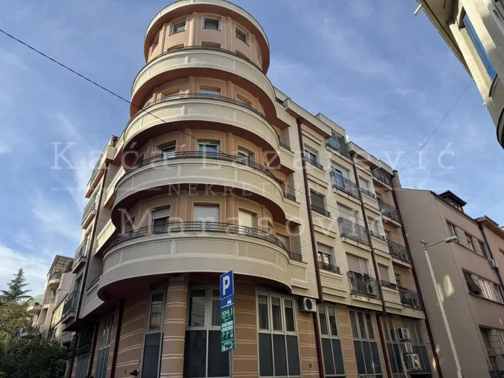 Petosoban stanovi Vračar Hram 922000 evra