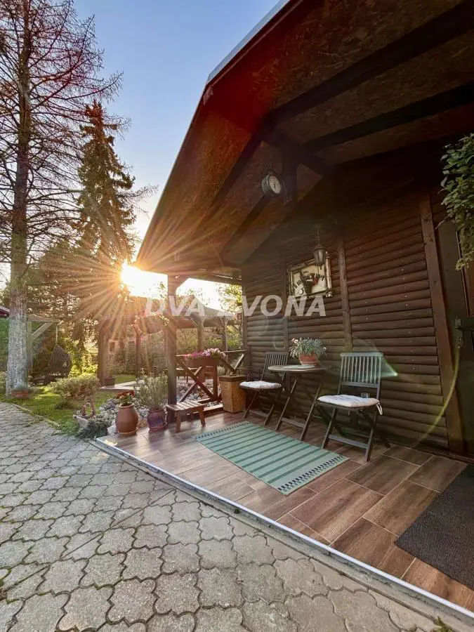  uknjizeni kuće  - 236900 evra 
