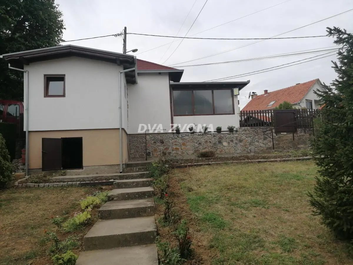  uknjizeni kuće Sremska Kamenica - 375950 evra 