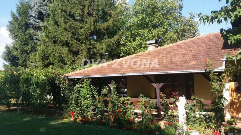 Novi Sad Sremska Kamenica  uknjizeni kuće 226600 evra 