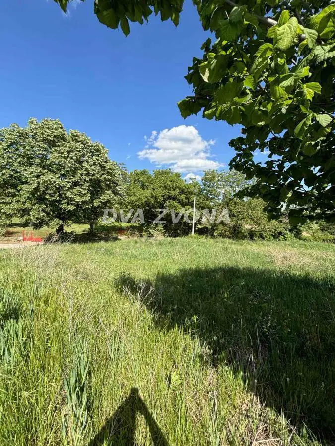 Inđija Okolina plac 26500 evra 