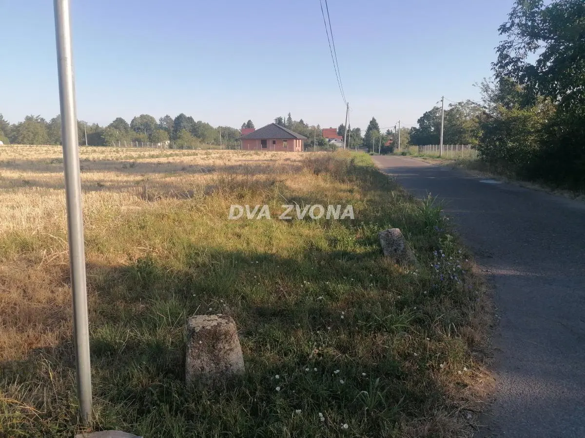 plac Okolina - 33975 evra 