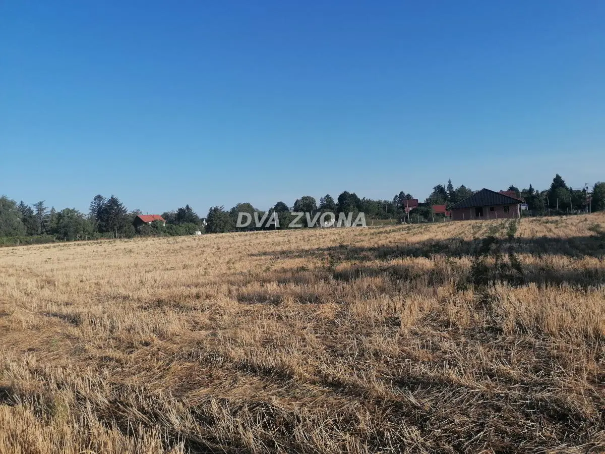 Inđija Okolina plac 342900 evra 