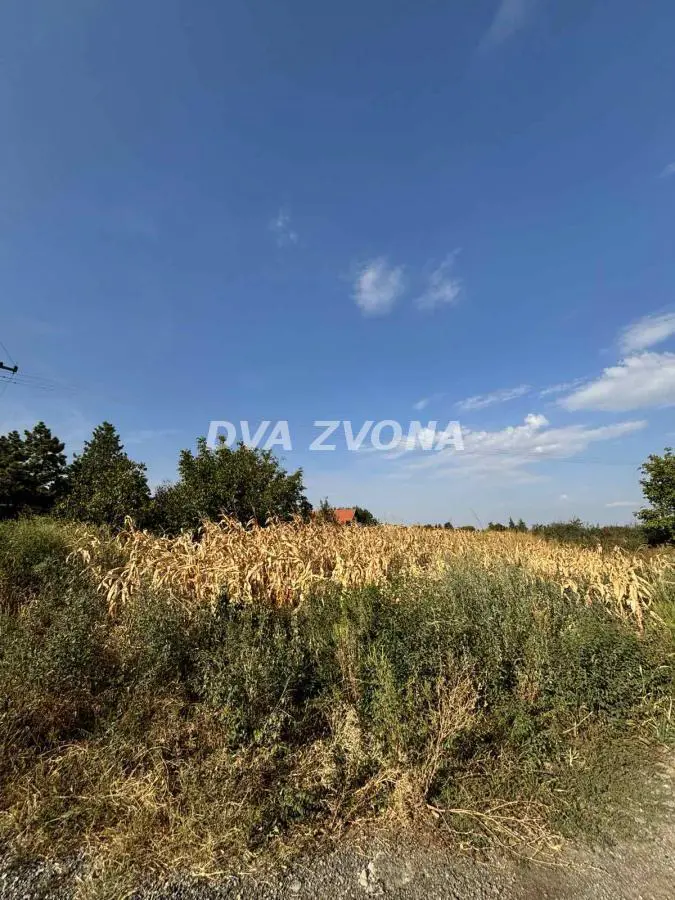  uknjizeni plac Okolina - 26000 evra 