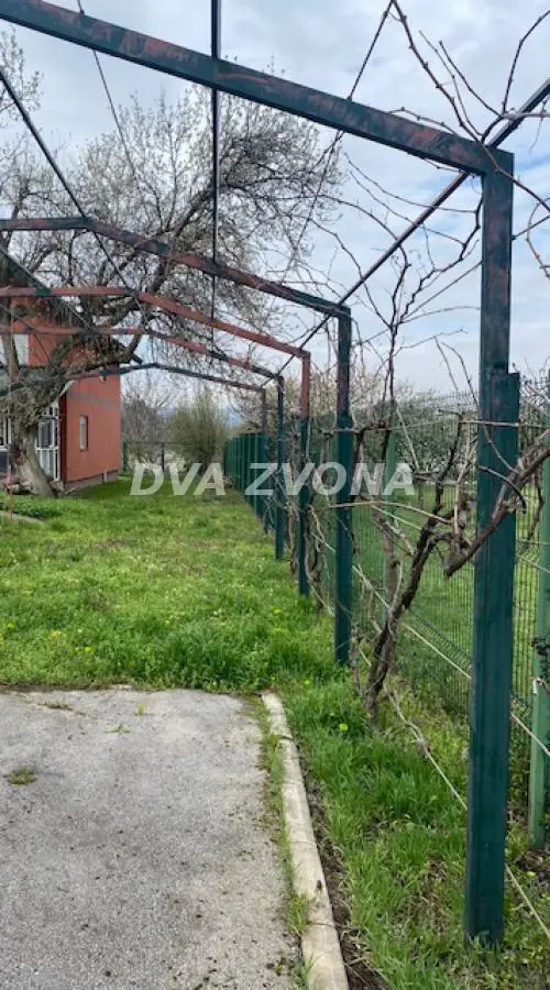  uknjizeni  novogradnja vikendica Okolina - 154500 evra 
