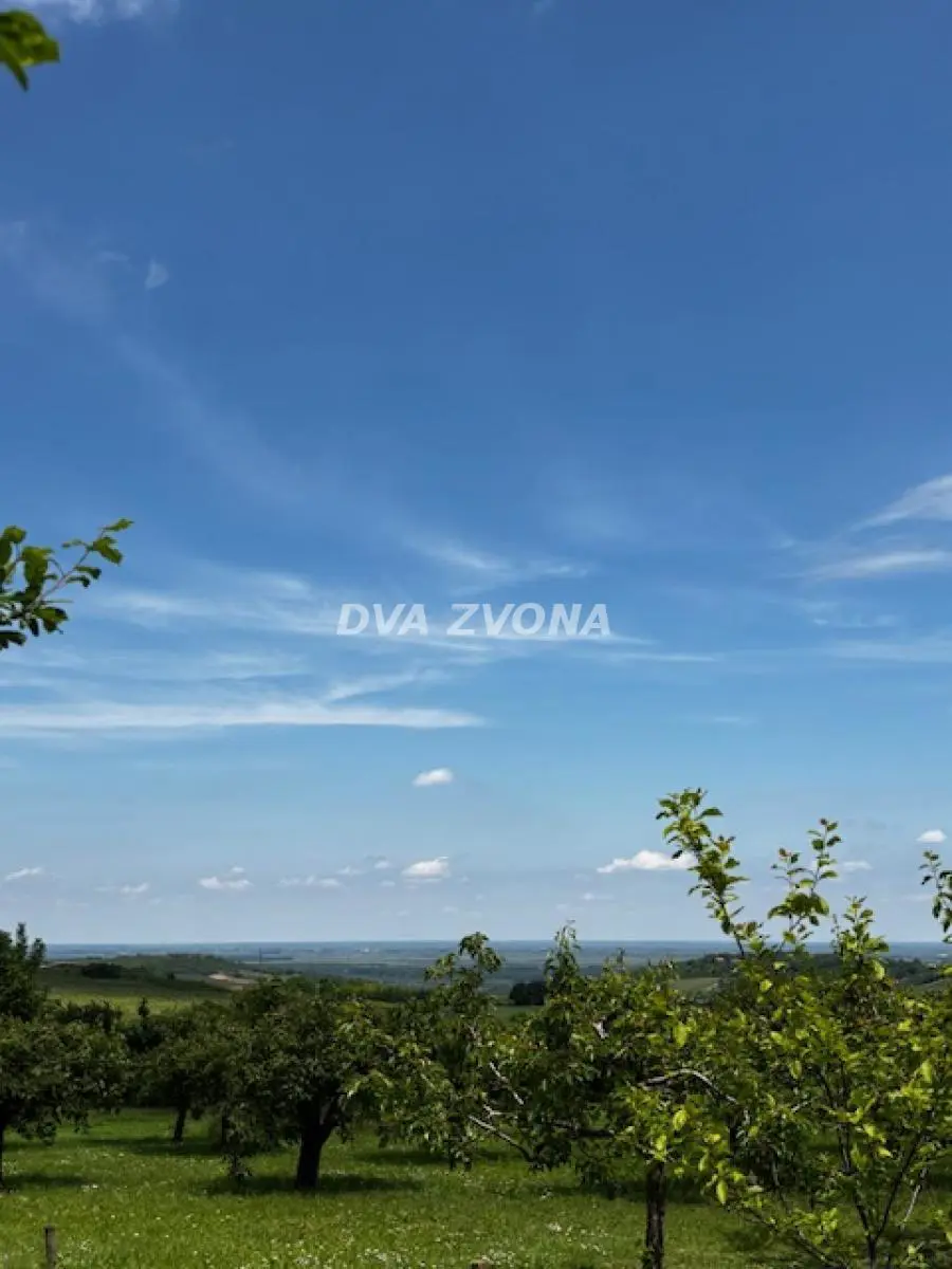 Inđija Okolina  uknjizeni vikendica 97850 evra 
