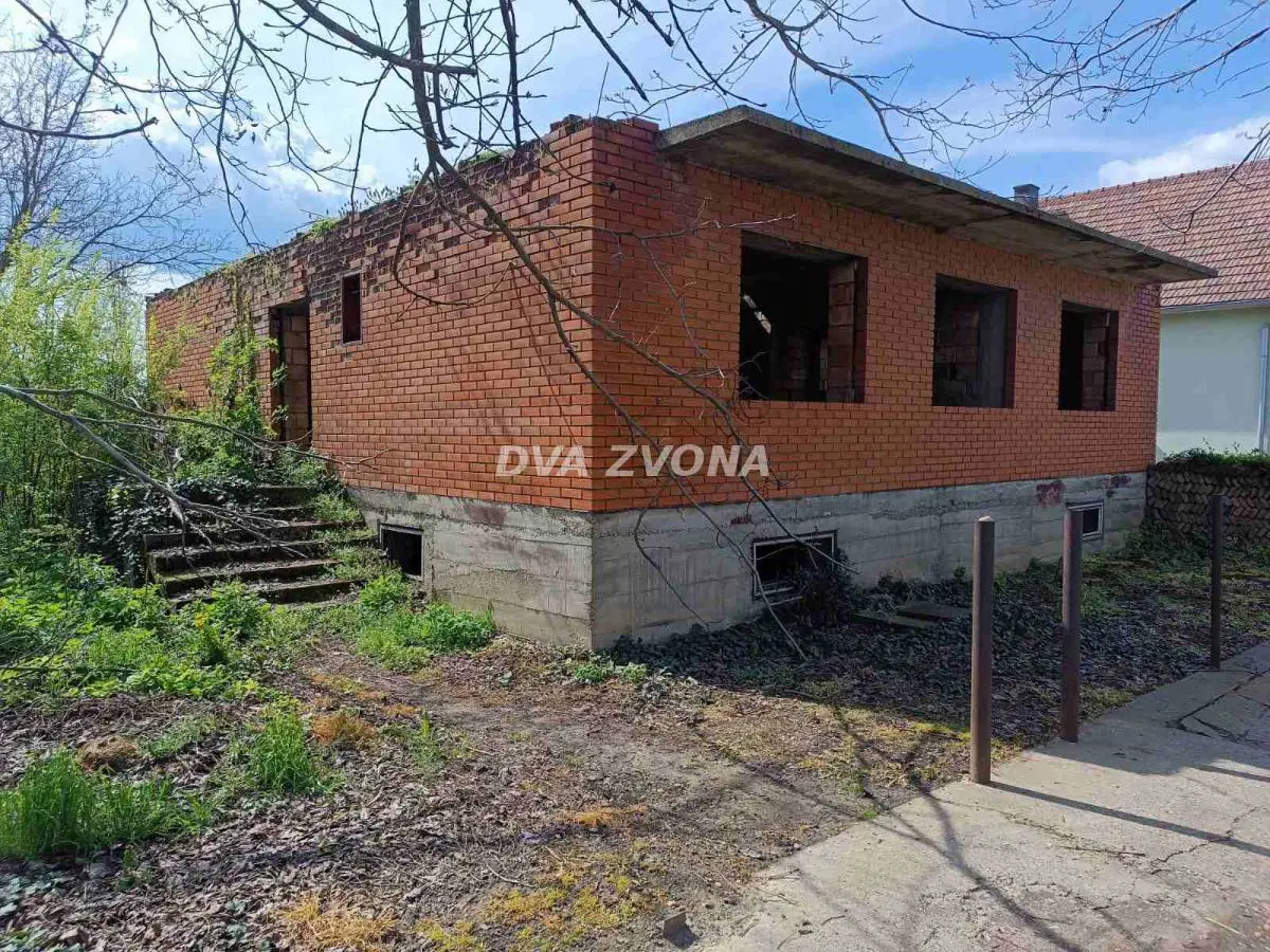 Inđija Okolina  uknjizeni plac 27800 evra 