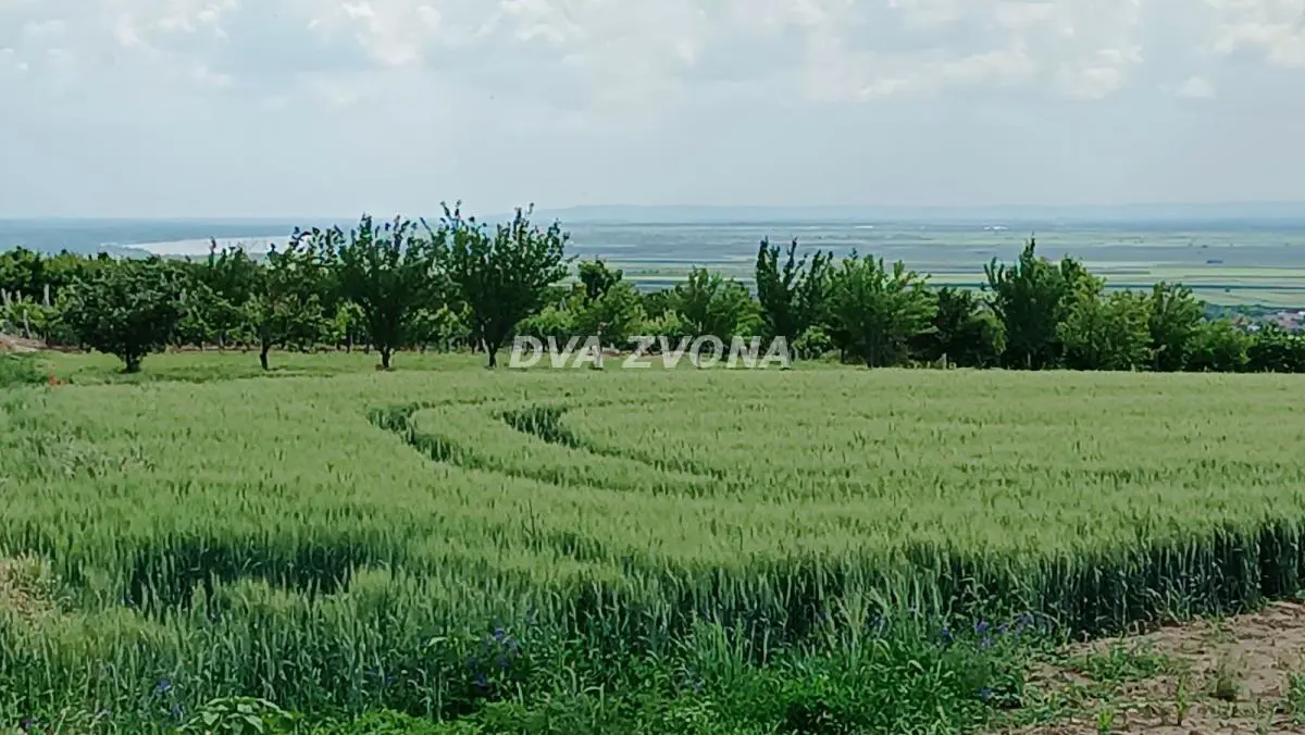  uknjizeni plac Okolina - 295000 evra 