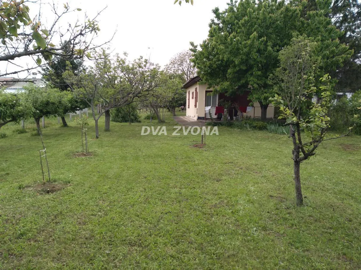 Inđija Okolina  uknjizeni vikendica 65000 evra 