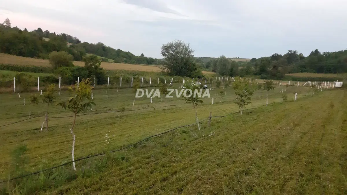  uknjizeni plac Okolina - 72100 evra 