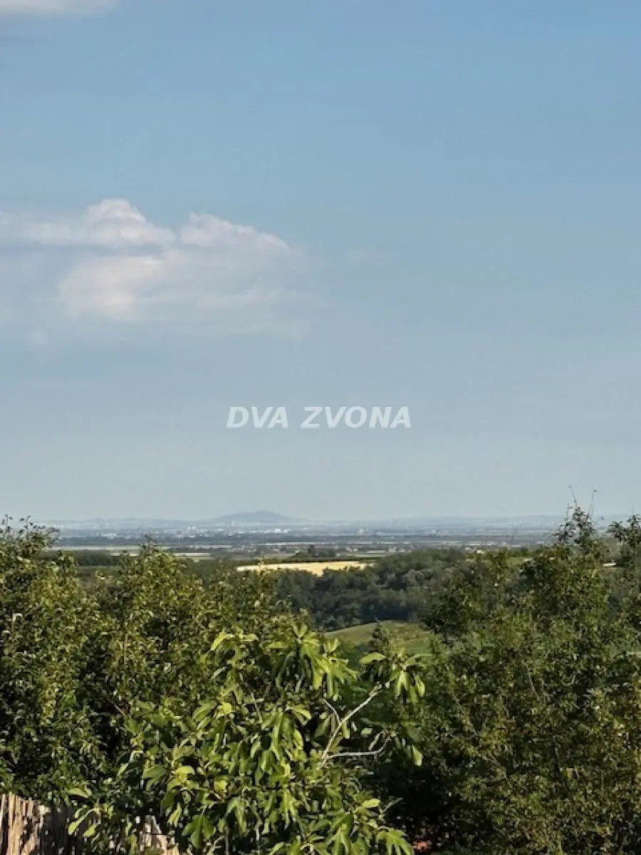  uknjizeni vikendica Okolina - 149350 evra 