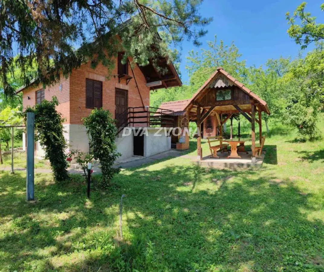 Irig Okolina  uknjizeni vikendica 144200 evra 