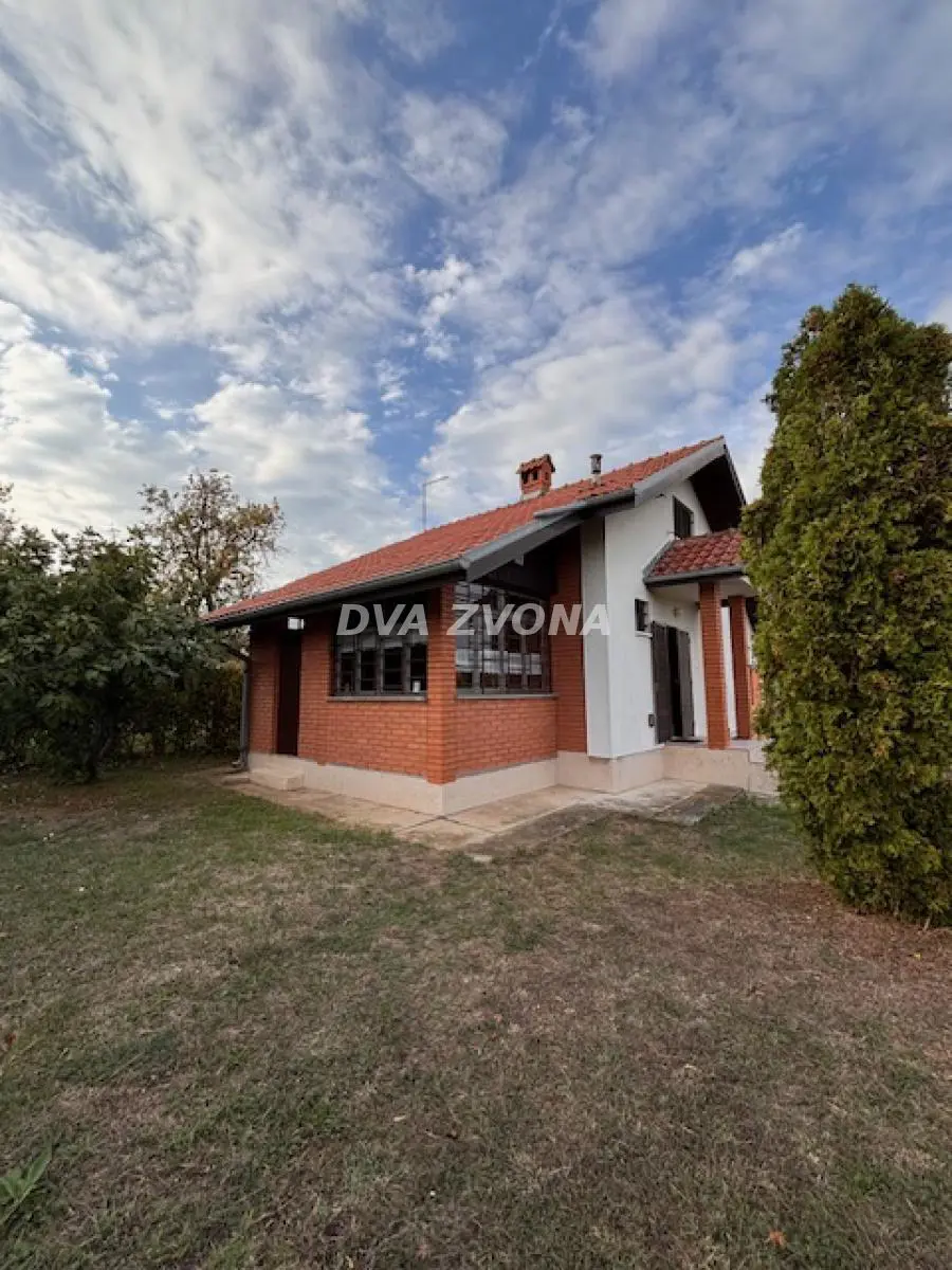 uknjizeni vikendica Okolina - 119480 evra