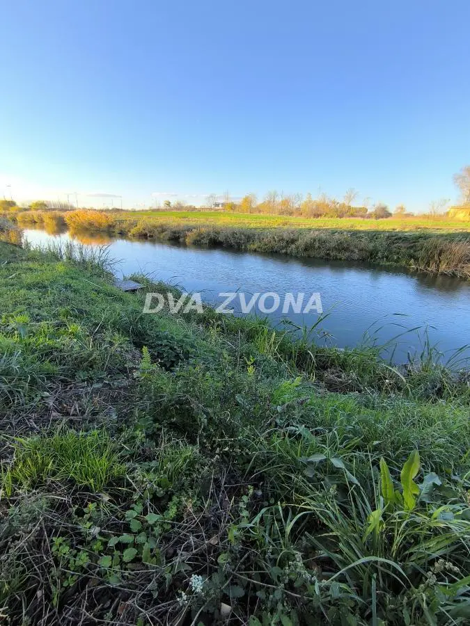  uknjizeni kuće Okolina - 36500 evra 