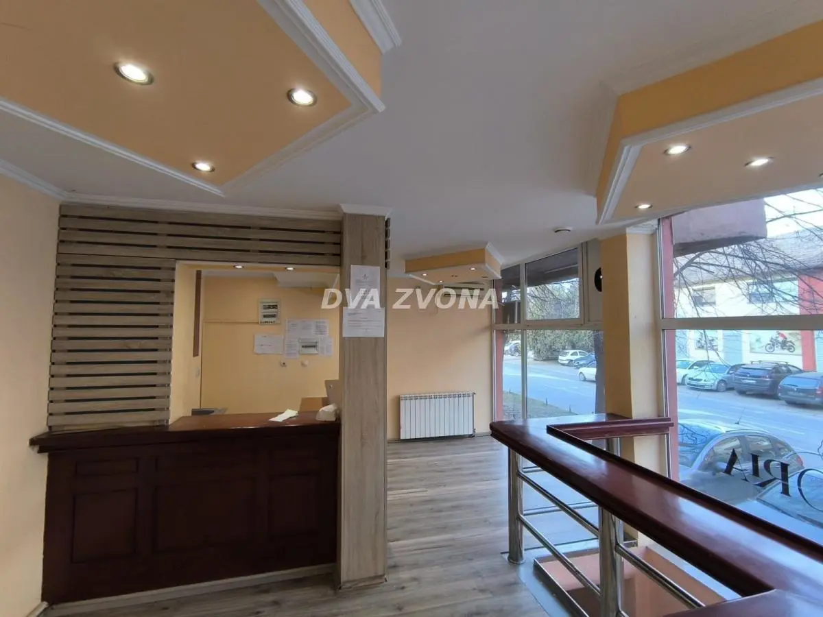  uknjizeni poslovni prostor Rotkvarija - 330 evra 