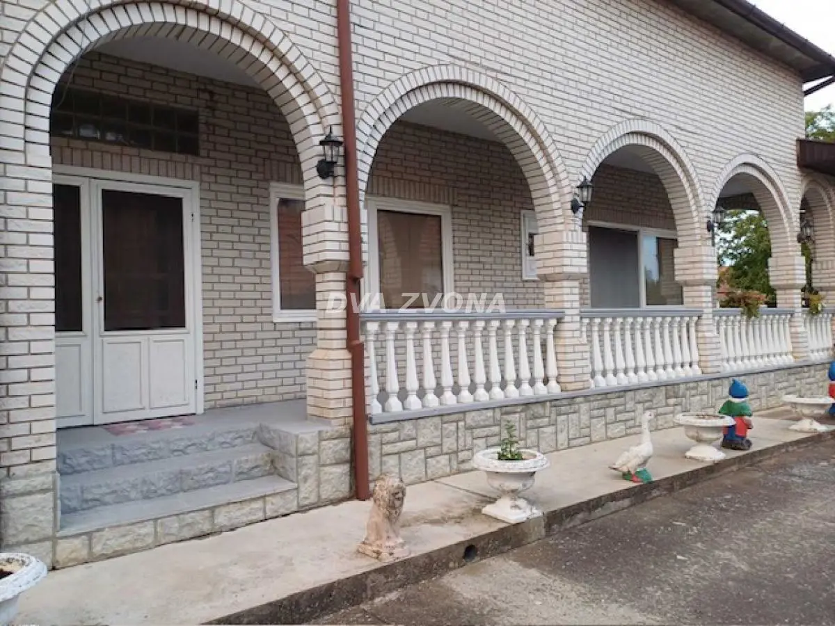 kuće Novi Bečej Novo Miloševo  uknjizeni 