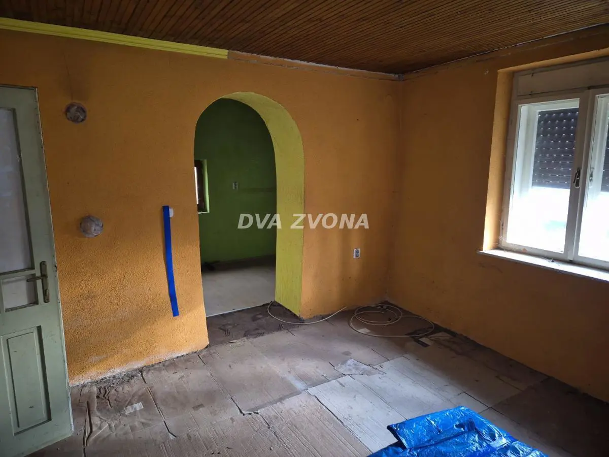  uknjizeni kuće Okolina - 28500 evra 