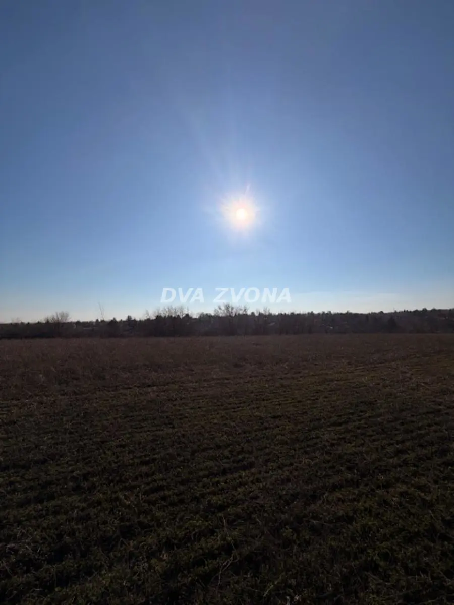  uknjizeni plac Okolina - 26500 evra 