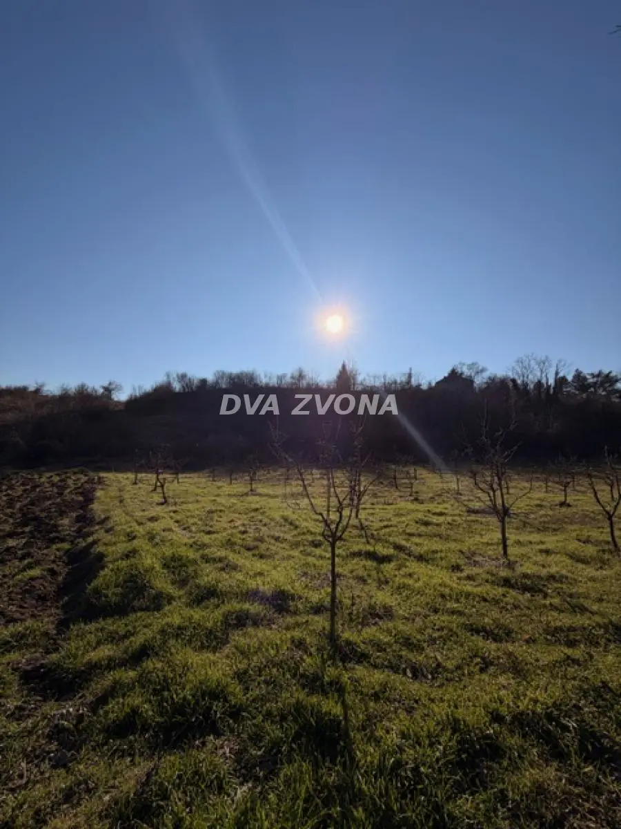  uknjizeni plac Okolina - 154500 evra 