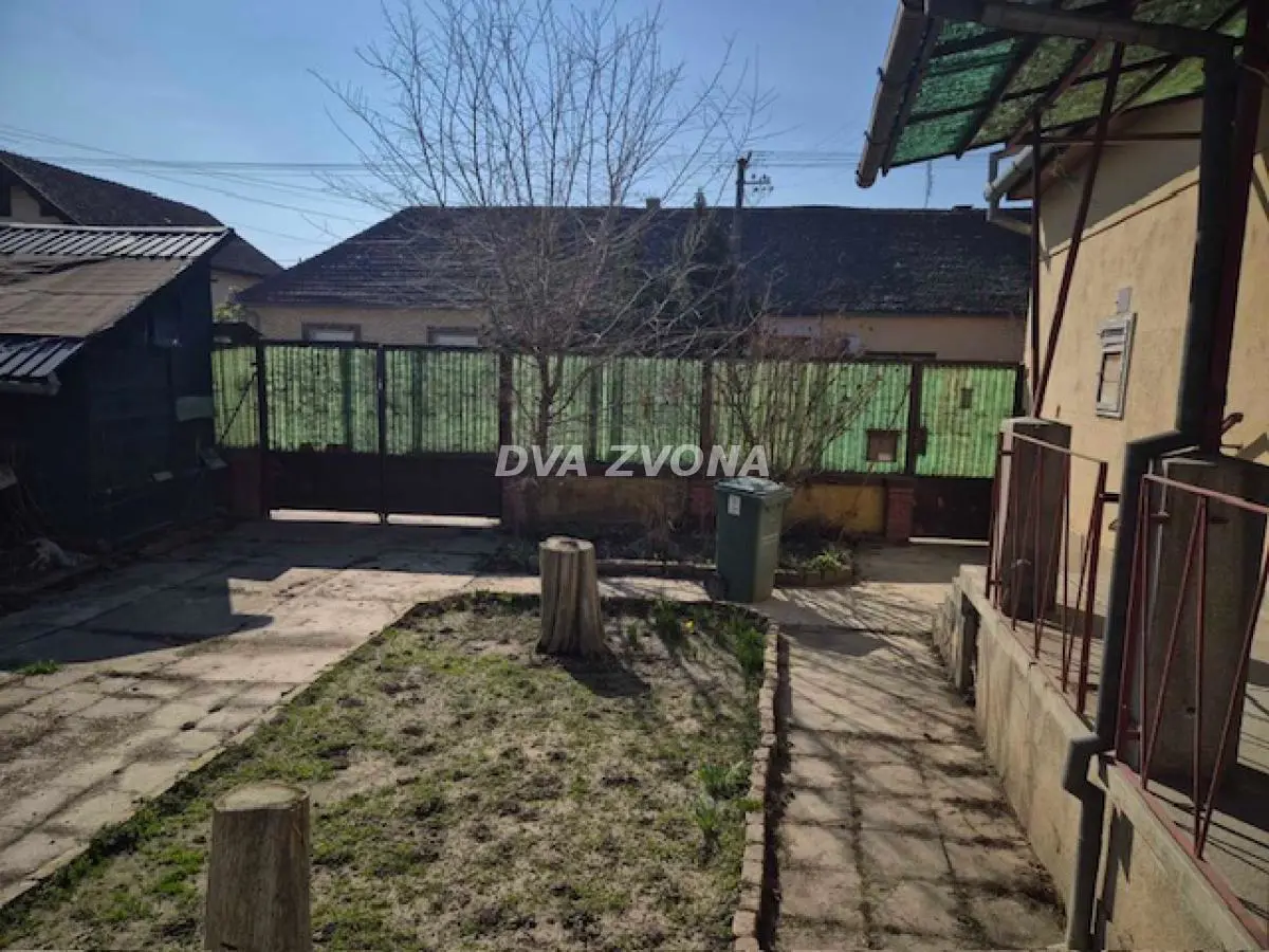 Bečej Širi centar  uknjizeni kuće 67980 evra 