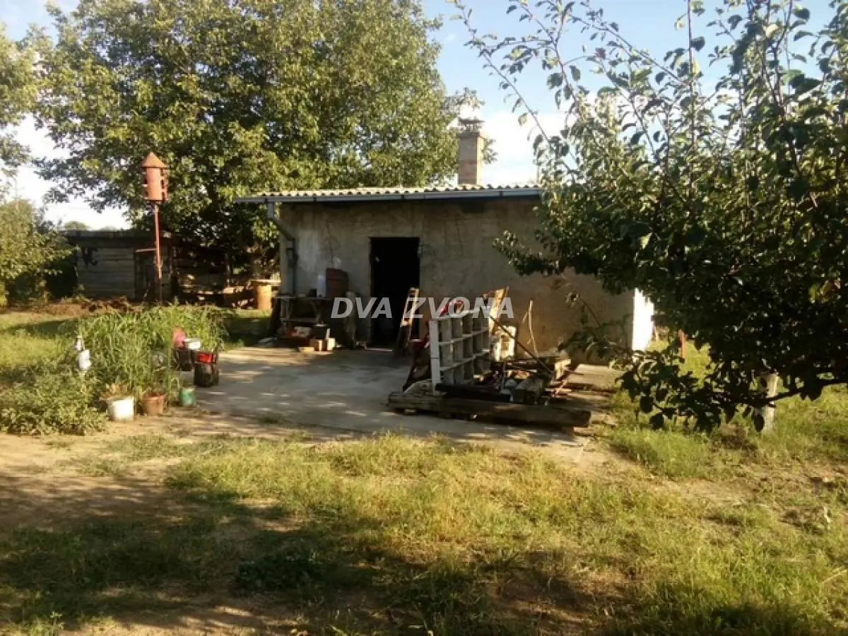 Inđija Okolina  uknjizeni plac 36500 evra 