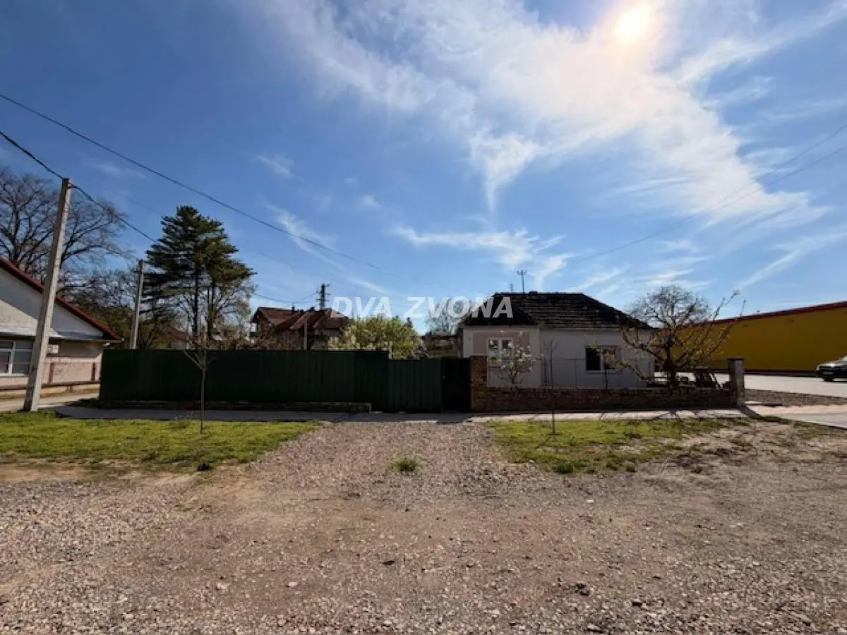  uknjizeni kuće Okolina - 123600 evra 