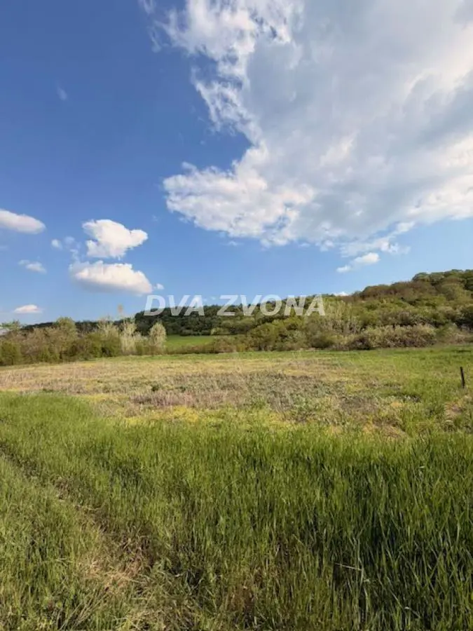 Inđija Okolina  uknjizeni plac 21500 evra 