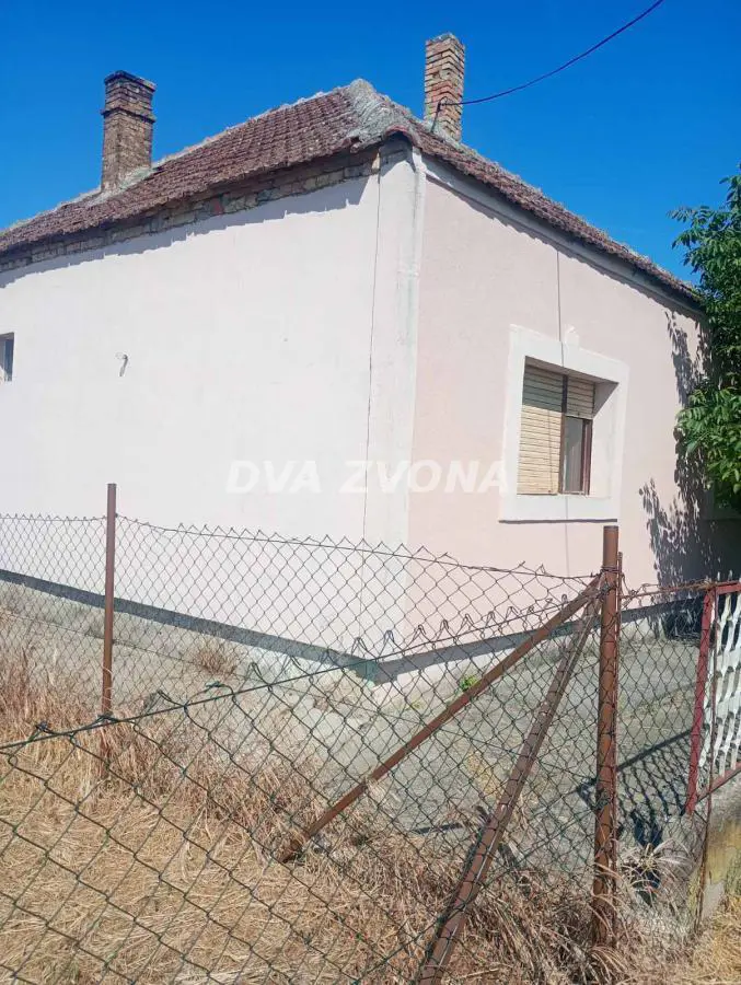  uknjizeni kuće Okolina - 61800 evra 