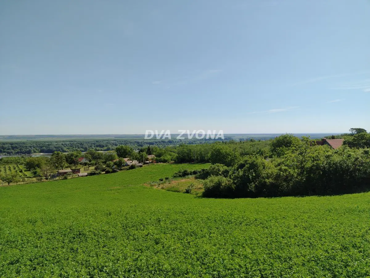 Inđija Okolina  uknjizeni plac 21500 evra 