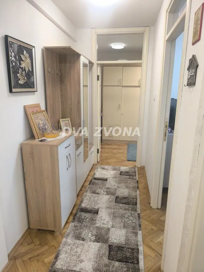 Dvosoban stanovi Detelinara - 400 evra 