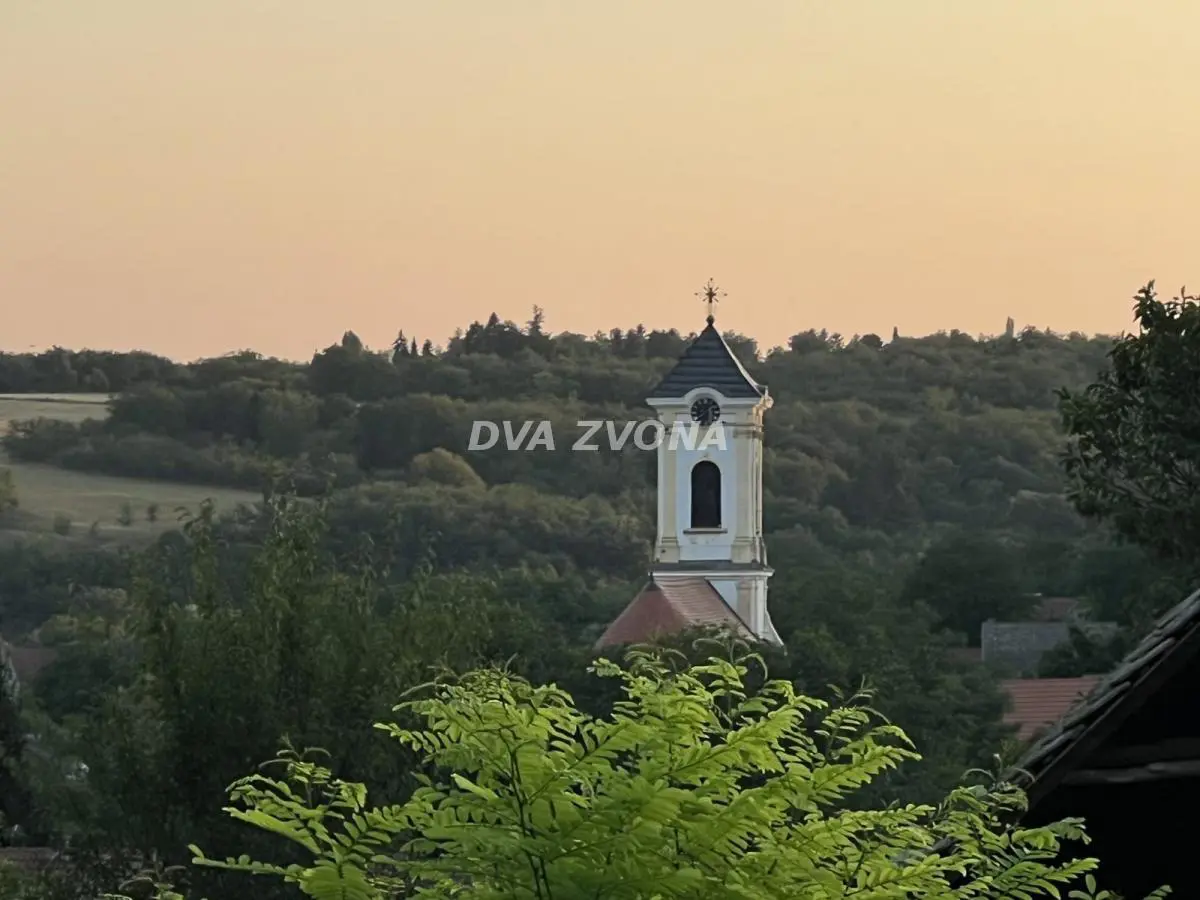  uknjizeni kuće Okolina - 299000 evra 