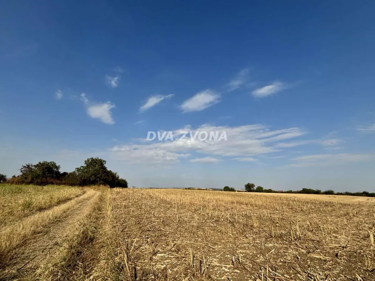  uknjizeni plac Okolina - 38925 evra 