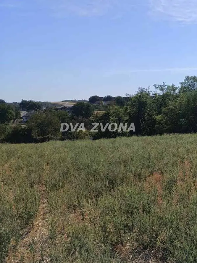 Inđija Okolina  uknjizeni plac 77250 evra 