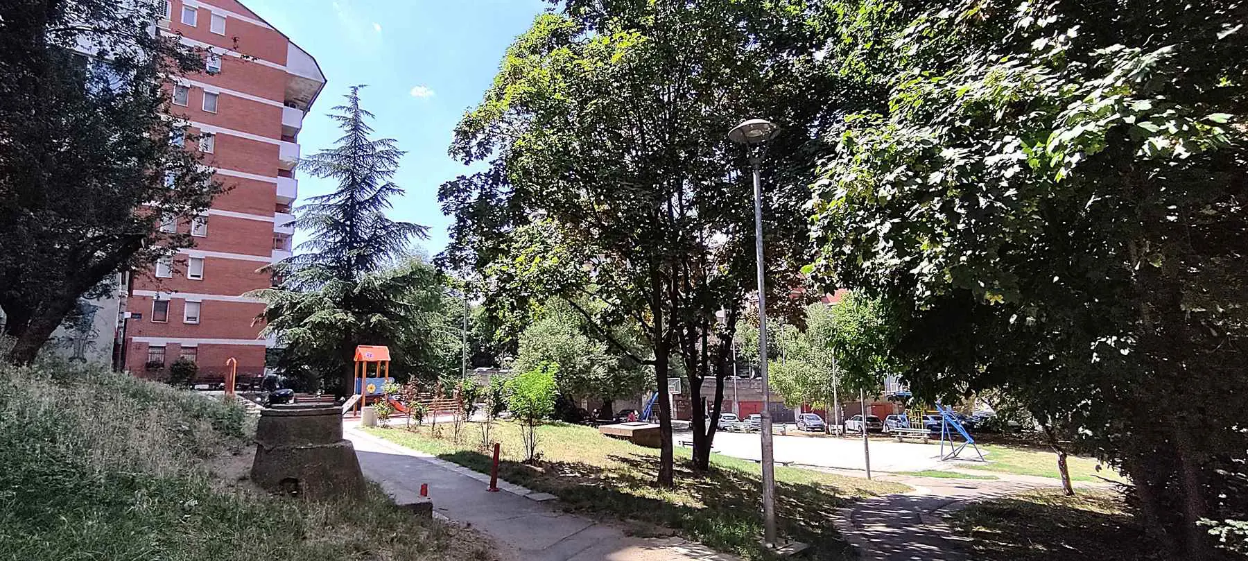 Beograd Voždovac  uknjizeni Dvoiposoban stanovi 179000 evra 