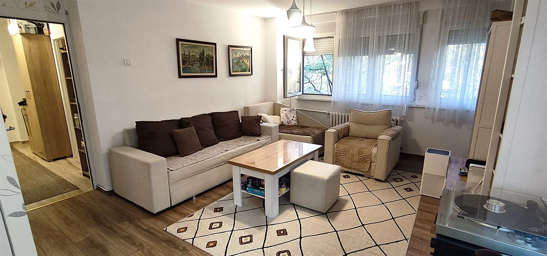 Beograd Novi Beograd  uknjizeni poslovni prostor 289000 evra 