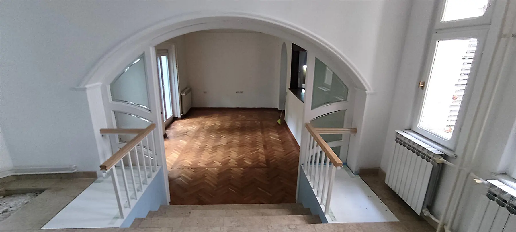 Trosoban stanovi Vračar Neimar 1800 evra 