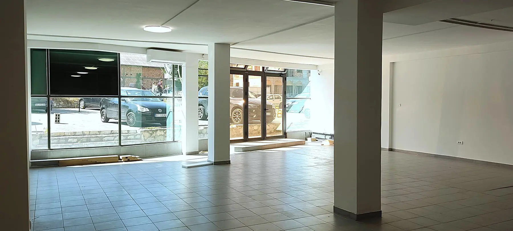 Beograd Zvezdara  novogradnja poslovni prostor 2500 evra 