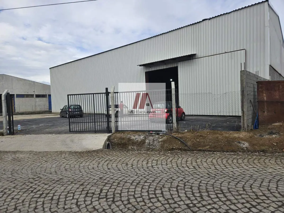 Beograd Surčin poslovni prostor 2500 evra 