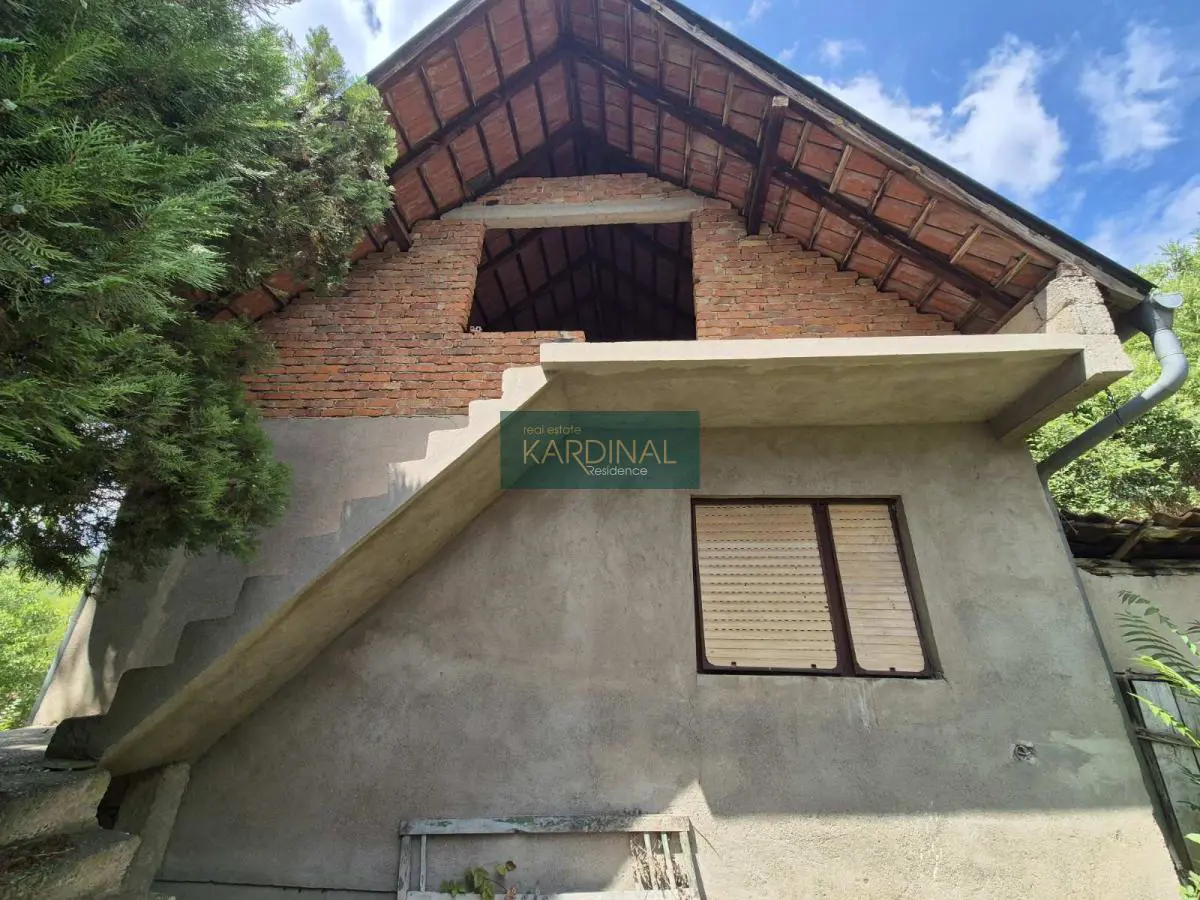 Jagodina Okolina  uknjizeni kuće 15000 evra 